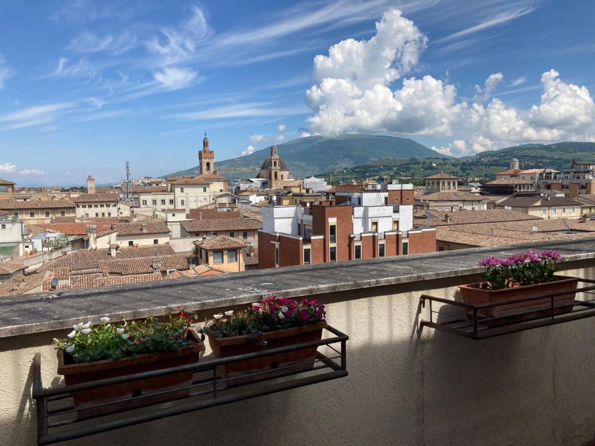 Affittacamere La Terrazza Sul Campanile Foligno Exterior photo